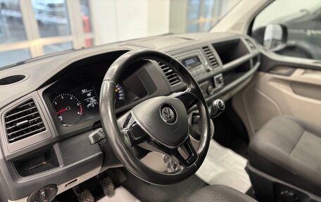 Volkswagen Caravelle T6 рестайлинг, 2018 год, 3 630 000 рублей, 12 фотография