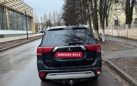 Mitsubishi Outlander III рестайлинг 3, 2018 год, 1 850 000 рублей, 2 фотография