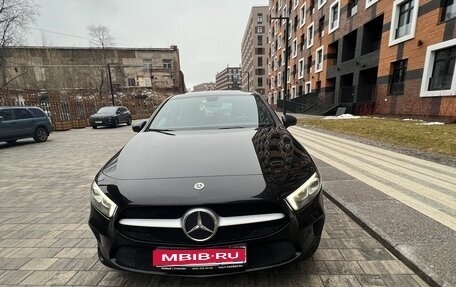 Mercedes-Benz A-Класс, 2019 год, 2 300 000 рублей, 1 фотография