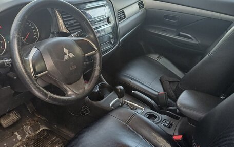 Mitsubishi Outlander III рестайлинг 3, 2013 год, 1 110 000 рублей, 3 фотография