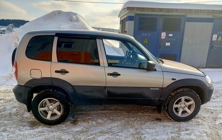 Chevrolet Niva I рестайлинг, 2015 год, 560 000 рублей, 4 фотография