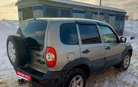 Chevrolet Niva I рестайлинг, 2015 год, 560 000 рублей, 3 фотография