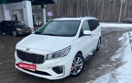 KIA Carnival III, 2019 год, 3 560 000 рублей, 2 фотография