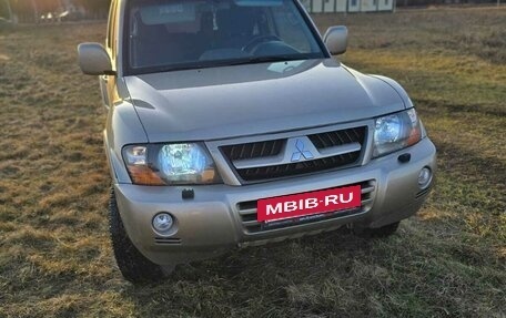 Mitsubishi Pajero III рестайлинг, 2005 год, 995 000 рублей, 3 фотография