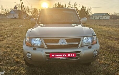 Mitsubishi Pajero III рестайлинг, 2005 год, 995 000 рублей, 14 фотография