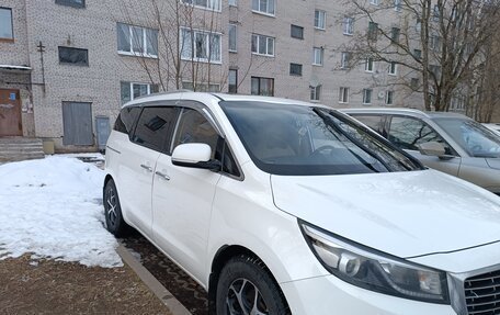 KIA Carnival III, 2018 год, 2 700 000 рублей, 2 фотография