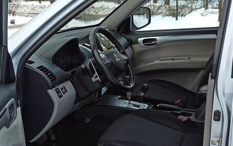 Mitsubishi Pajero Sport II рестайлинг, 2013 год, 1 800 000 рублей, 11 фотография