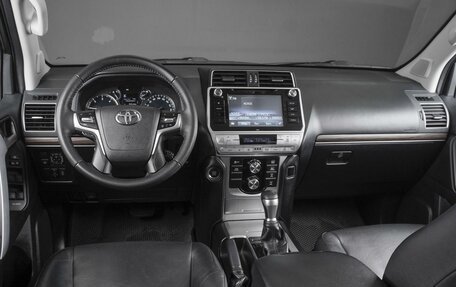 Toyota Land Cruiser Prado 150 рестайлинг 2, 2017 год, 4 299 000 рублей, 6 фотография