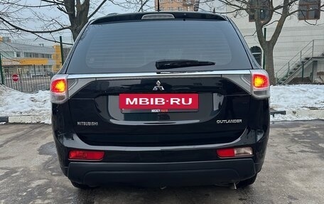 Mitsubishi Outlander III рестайлинг 3, 2013 год, 1 150 000 рублей, 10 фотография