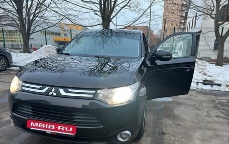 Mitsubishi Outlander III рестайлинг 3, 2013 год, 1 150 000 рублей, 9 фотография