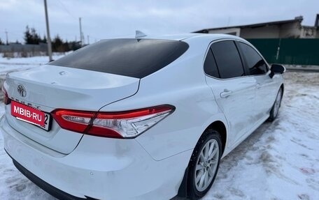 Toyota Camry, 2021 год, 2 800 000 рублей, 3 фотография