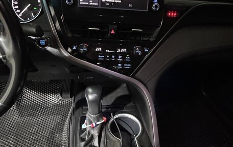 Toyota Camry, 2021 год, 2 800 000 рублей, 10 фотография