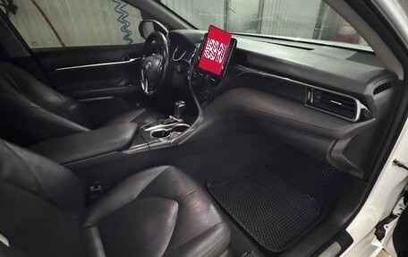 Toyota Camry, 2021 год, 2 800 000 рублей, 14 фотография