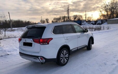 Mitsubishi Outlander III рестайлинг 3, 2020 год, 2 750 000 рублей, 5 фотография