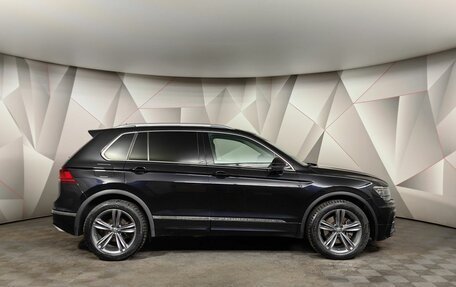 Volkswagen Tiguan II, 2018 год, 3 047 000 рублей, 6 фотография