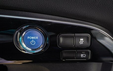 Toyota Prius IV XW50, 2019 год, 2 098 000 рублей, 18 фотография