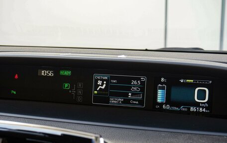Toyota Prius IV XW50, 2019 год, 2 098 000 рублей, 20 фотография