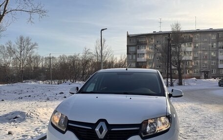 Renault Logan II, 2017 год, 700 000 рублей, 2 фотография