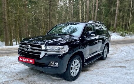 Toyota Land Cruiser 200, 2015 год, 5 999 000 рублей, 2 фотография