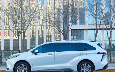 Toyota Sienna, 2022 год, 5 175 000 рублей, 4 фотография