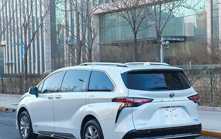 Toyota Sienna, 2022 год, 5 175 000 рублей, 5 фотография