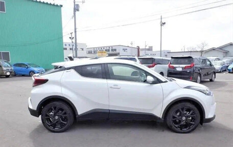 Toyota C-HR I рестайлинг, 2021 год, 1 989 000 рублей, 7 фотография