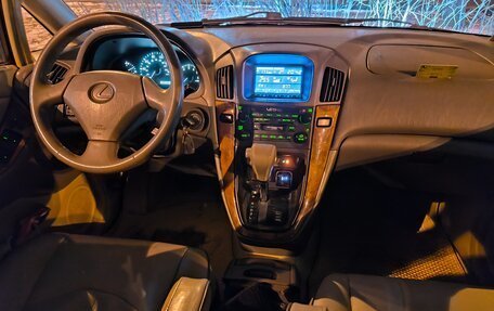 Lexus RX IV рестайлинг, 2000 год, 790 000 рублей, 2 фотография