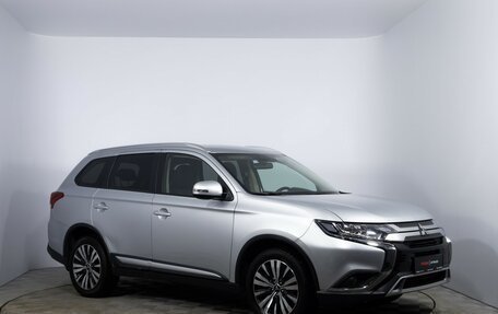 Mitsubishi Outlander III рестайлинг 3, 2018 год, 2 210 000 рублей, 3 фотография