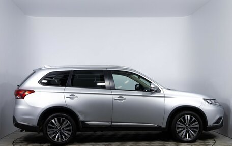 Mitsubishi Outlander III рестайлинг 3, 2018 год, 2 210 000 рублей, 4 фотография