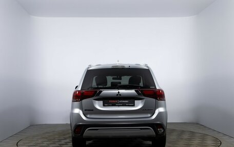 Mitsubishi Outlander III рестайлинг 3, 2018 год, 2 210 000 рублей, 6 фотография