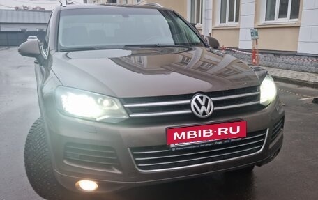 Volkswagen Touareg III, 2012 год, 1 799 000 рублей, 2 фотография