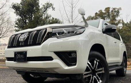 Toyota Land Cruiser Prado 150 рестайлинг 2, 2022 год, 3 490 000 рублей, 2 фотография