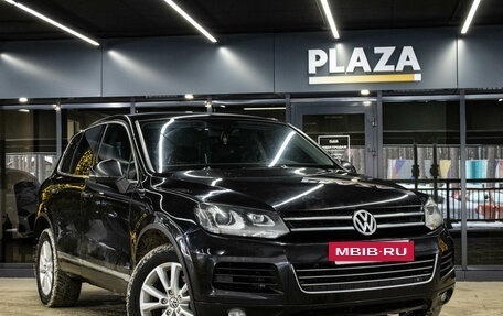 Volkswagen Touareg III, 2012 год, 1 799 000 рублей, 2 фотография