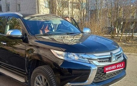 Mitsubishi Pajero Sport III рестайлинг, 2017 год, 2 800 000 рублей, 2 фотография