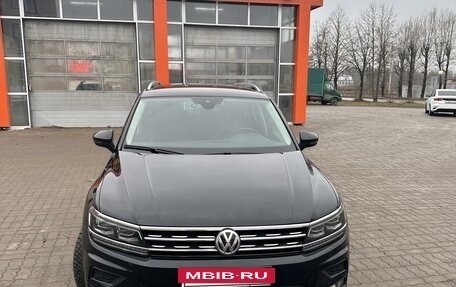 Volkswagen Tiguan II, 2019 год, 3 300 000 рублей, 2 фотография