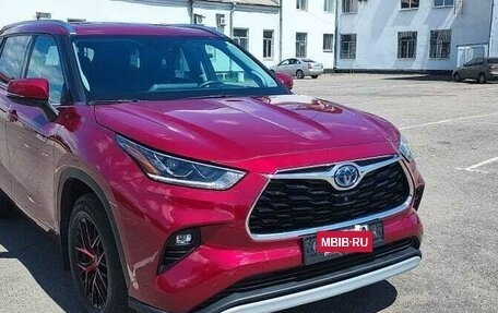 Toyota Highlander, 2020 год, 7 500 000 рублей, 4 фотография