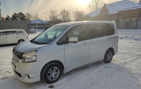 Toyota Voxy II, 2008 год, 1 420 000 рублей, 2 фотография