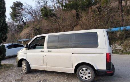 Volkswagen Transporter T6 рестайлинг, 2015 год, 2 100 000 рублей, 8 фотография