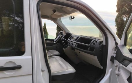 Volkswagen Transporter T6 рестайлинг, 2015 год, 2 100 000 рублей, 11 фотография