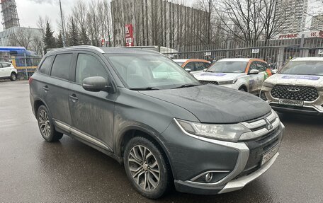 Mitsubishi Outlander III рестайлинг 3, 2016 год, 1 935 000 рублей, 2 фотография