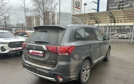 Mitsubishi Outlander III рестайлинг 3, 2016 год, 1 935 000 рублей, 3 фотография