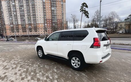 Toyota Land Cruiser Prado 150 рестайлинг 2, 2021 год, 5 750 000 рублей, 2 фотография