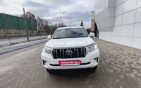 Toyota Land Cruiser Prado 150 рестайлинг 2, 2021 год, 5 750 000 рублей, 7 фотография