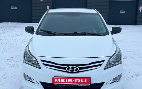 Hyundai Solaris II рестайлинг, 2015 год, 800 000 рублей, 2 фотография