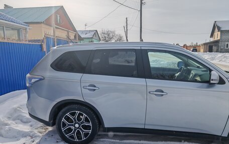 Mitsubishi Outlander III рестайлинг 3, 2014 год, 1 850 000 рублей, 1 фотография