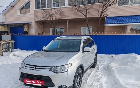 Mitsubishi Outlander III рестайлинг 3, 2014 год, 1 850 000 рублей, 9 фотография