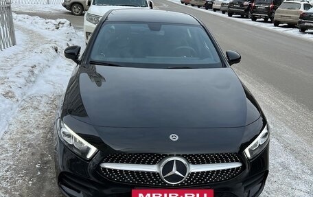 Mercedes-Benz A-Класс, 2019 год, 2 900 000 рублей, 2 фотография