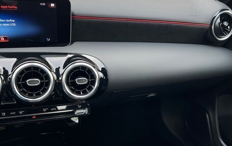 Mercedes-Benz A-Класс, 2019 год, 2 900 000 рублей, 8 фотография