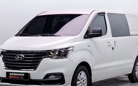 Hyundai Grand Starex Grand Starex I рестайлинг 2, 2020 год, 3 865 000 рублей, 1 фотография