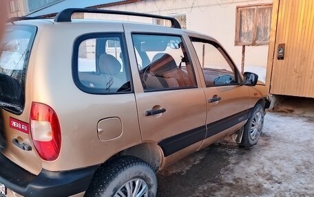 Chevrolet Niva I рестайлинг, 2004 год, 350 000 рублей, 1 фотография